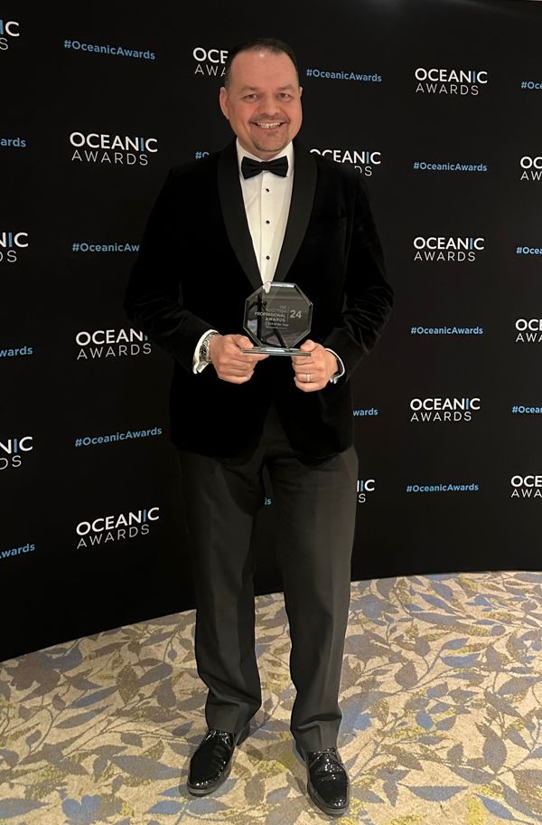 Crerar Hotels CEO awarded ‘CEO of the Year’ at inaugural Scottish Professional Awards ?? ''