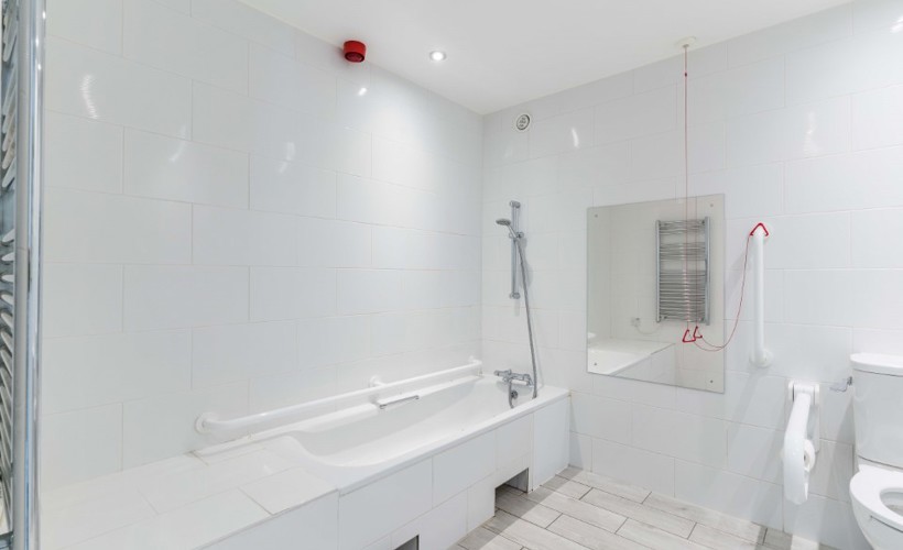 Daffodil Hotel And Spa Accessible Shower And Bath