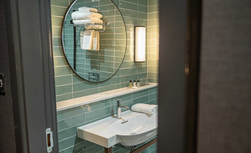 Dunkeld House Hotel Room 221 Classic Twin Room Bathroom