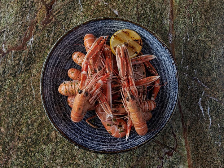 Plate of fresh langoustines with lemon, highlighting local seafood dining at Inveraray restaurants and places to eat in Inveraray. ?? ''