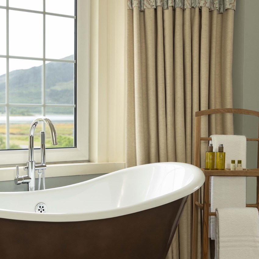 Glencoe Inn Loch View Feature Suite 116
