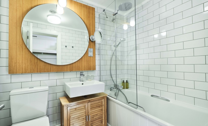 Isle Of Mull Hotel And Spa Bathroom With Bath