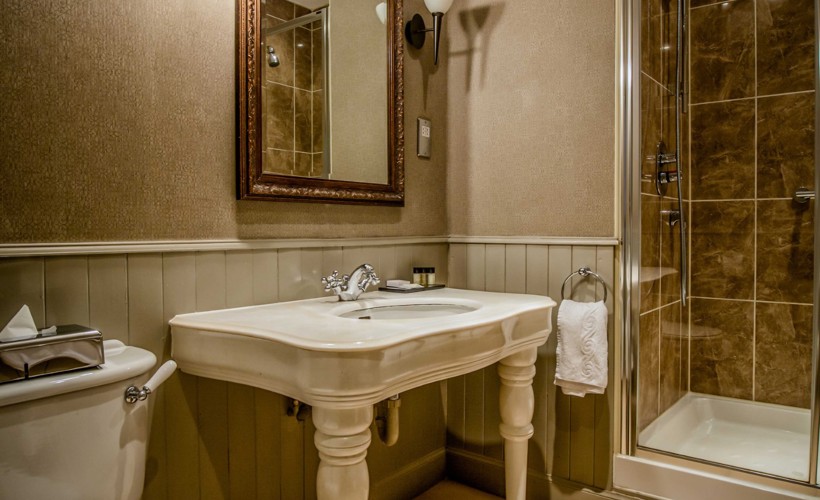 Dunkeld House Hotel Bothy Suite Bathroom 1