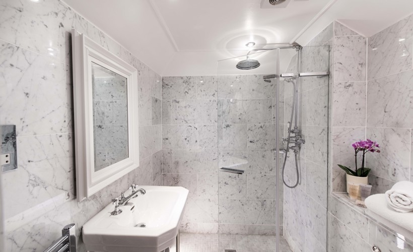 Thainstone House Bathroom