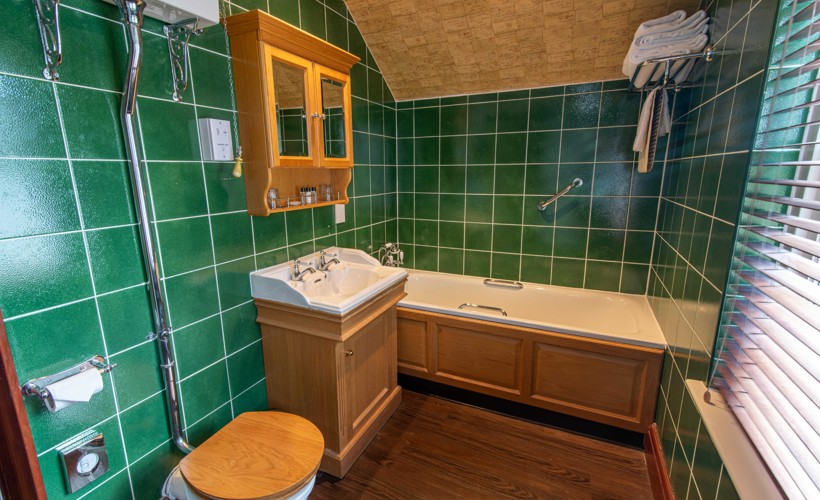 Dunkeld House Hotel Room 411 General Wades House Suite Bath