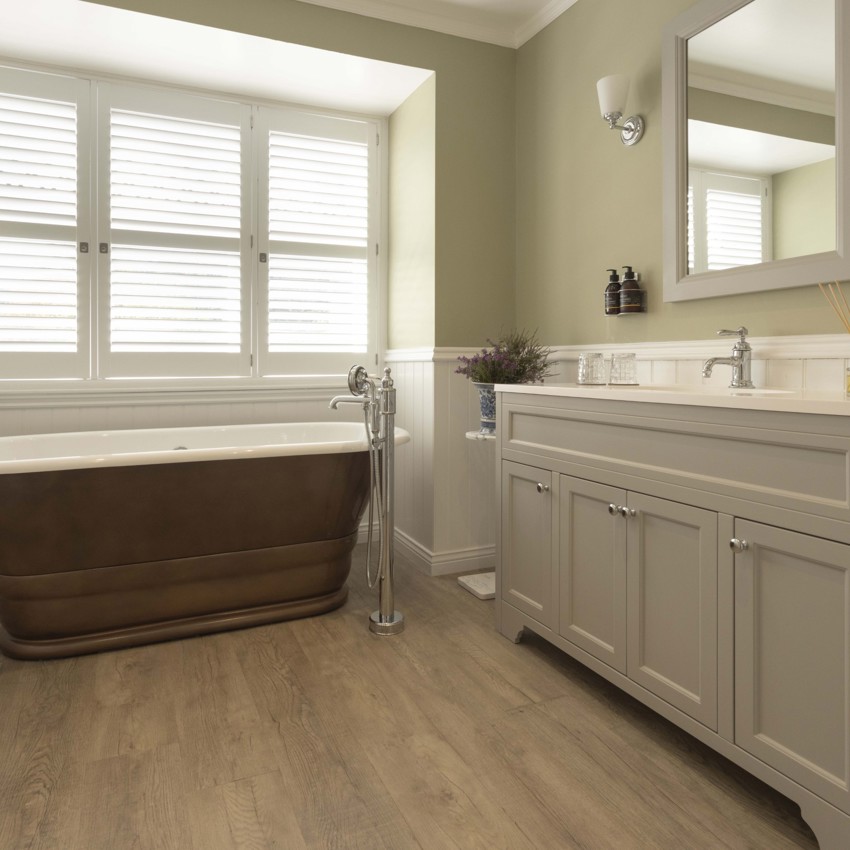 Balmoral Arms Feature Room Wide
