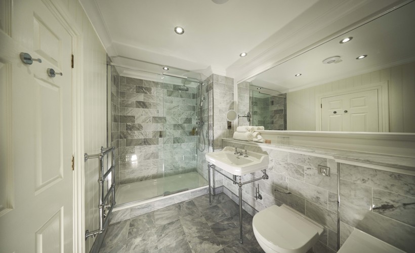 Golf View Hotel And Spa Bathroom