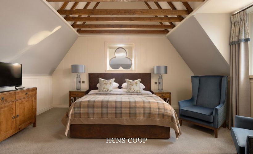 HENS COUP (Label)